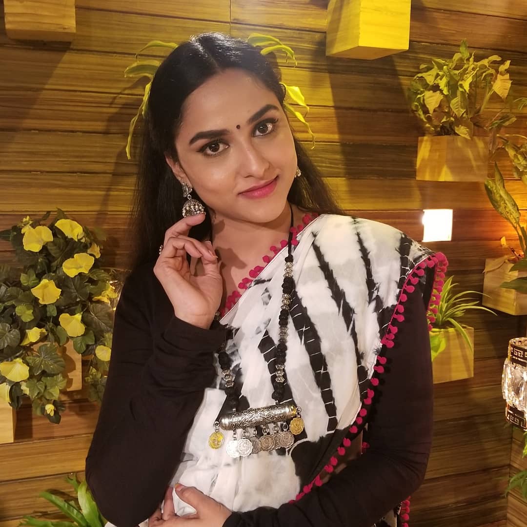 Zee Telugu Tv Anchor Kasi Annapurna In Black Saree Blouse